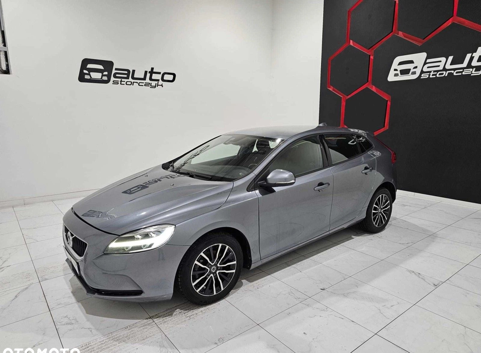 Volvo V40 cena 35700 przebieg: 143829, rok produkcji 2018 z Dobrodzień małe 154